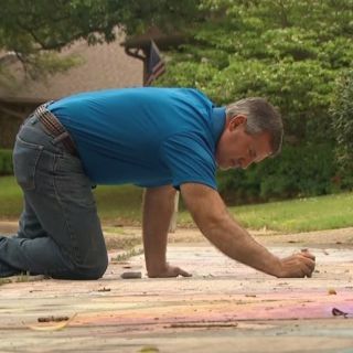 Man uses chalk art to tell Easter story, bringing Dallas neighborhood together