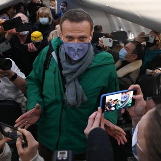 Alexey Navalny to be held in custody for 30 days following his return to Russia