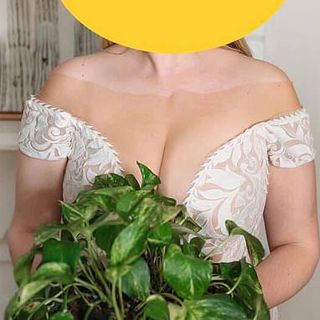 Can you spot why everyone is mocking this wedding dress?