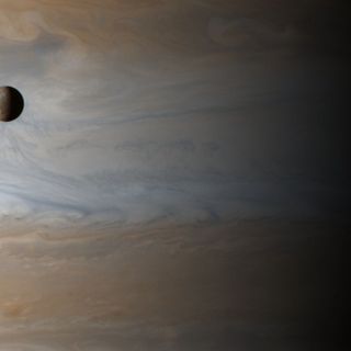 Harvard’s top astronomer says our solar system may be teeming with alien technology