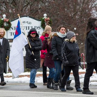 Protesters return to Gov. Sununu's home despite town law