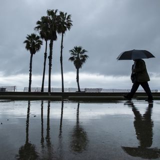 1st in series of storms moves into dry California; atmospheric river possible next week