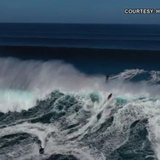 Surf photographer severely injured after facing monster wave on Oahu’s North Shore