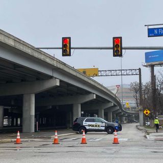 Truck mishap unleashes horde of bees near downtown San Antonio