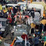 Indian farmers storm New Delhi's Red Fort during tractor protest | CNN