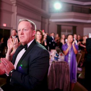 Newsmax Pulls Sean Spicer’s Application to the White House Correspondents’ Association - Washingtonian