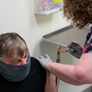 Alaska rises to No. 1 among states for per-capita coronavirus vaccinations