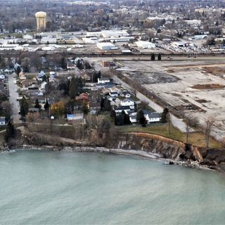 Mount Pleasant seeking grant to replace retaining wall built in the '80s in Lake Park along Lake Michigan