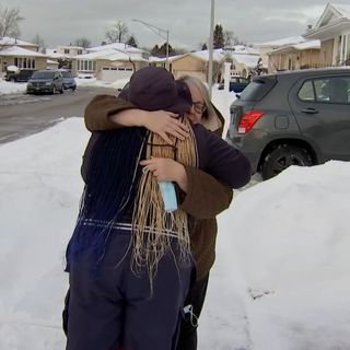 USPS Mail Carrier Praised After Quick Thinking Likely Saves Elderly Woman's Life