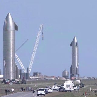 SpaceX has two Starship prototypes on the pad at the same time