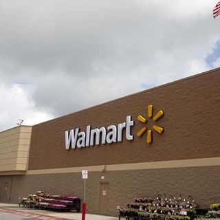 Walmart to require employees wear masks or other face coverings