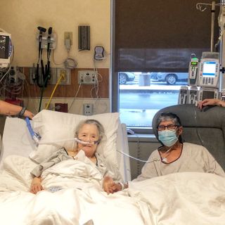 Nurses surprise Illinois couple battling COVID-19 with dinner date