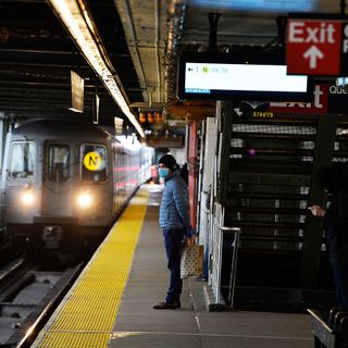 Gov. Cuomo urged to shut down NYC subways to stop coronavirus spread