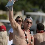 Buccaneers and fans party at Super Bowl boat parade in Tampa