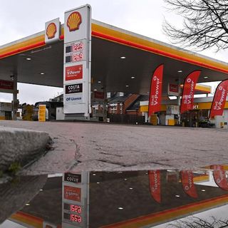 Shell says its oil production has peaked and will fall every year | CNN Business