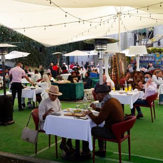 L.A. County restaurants with outdoor dining enjoy Valentine’s Day business boost as health officials urge caution amid pandemic