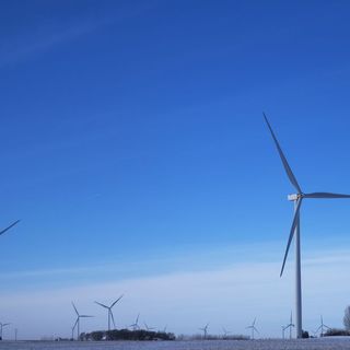 Wind turbines can handle the cold just fine. Just look at Iowa.