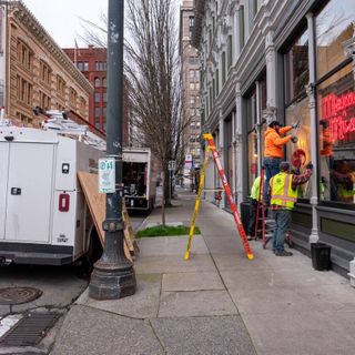 One Night With the Man Who Puts Plywood on Portland’s Smashed Windows