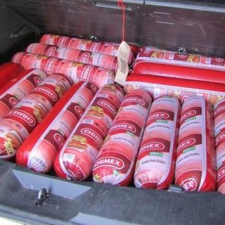 Border agents seize 277 pounds of banned bologna