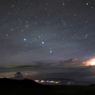 Rare red sprite and blue jet create otherworldly light show above Hawaii