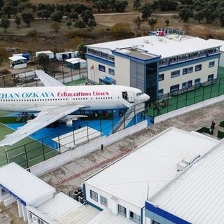 A Turkish school turns a plane into a classroom !!