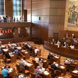 Oregon Democrats seek to end GOP walkouts from Legislature