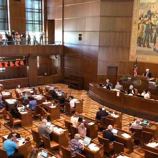 Oregon Democrats seek to end GOP walkouts from Legislature