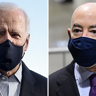 Biden faces pressure to end border facility media blackout