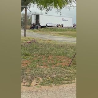 VIDEO: Dozens of migrants pour out of a trailer in Frio County