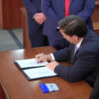 Gov. DeSantis signs executive order ‘no vaccine passports’ in Florida