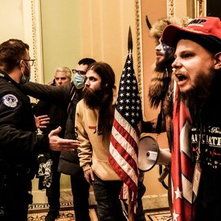 After a flurry of arrests, lawyers for Capitol riot suspects are homing in on what they describe as fundamental weaknesses in the government’s case