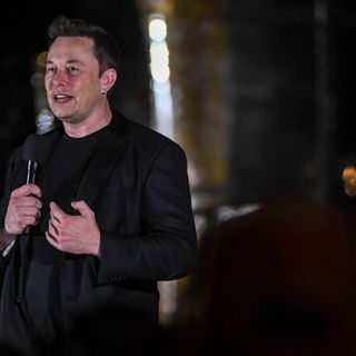 Elon Musk’s SpaceX wins contract to develop spacecraft to land astronauts on the moon