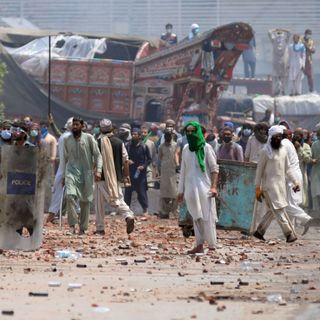 In Pakistan, Clashes Between Police, Islamists Reportedly Leave 2 Dead   