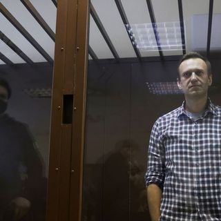 Navalny camp awaits health update, says there’s “no hope of good news”