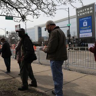 All Chicago mass COVID-19 vaccination sites to open for walk-in appointments starting Friday