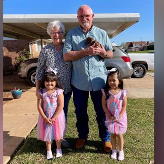 After finding a Christmas wish list tied to a balloon, this man drove hundreds of miles to make two little girls' dreams come true