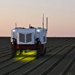 Farming robot kills 100,000 weeds per hour with lasers