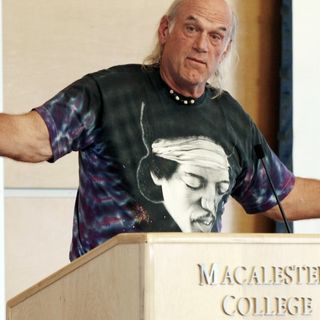 Jesse Ventura flirts with third-party presidential run