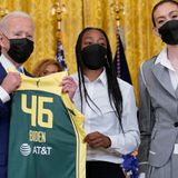 Fact check: Posts misrepresent Biden kneeling for photo with Seattle Storm at the White House