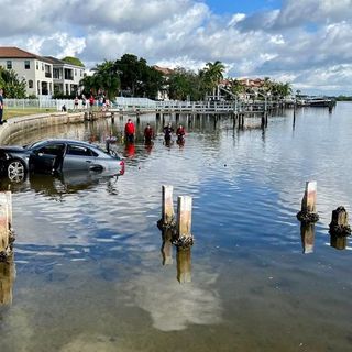 Woman, 33, killed after crashing through fence into St. Petersburg’s Bayou Grande