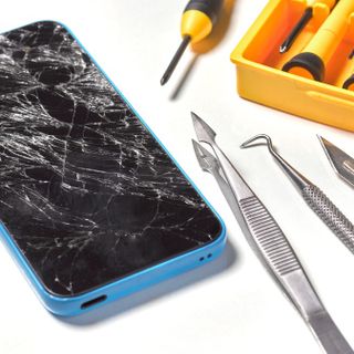 The iPhone 13 Screen Is a Repair Nightmare That Could Destroy Repair Shops Forever