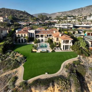 Laguna Beach mansion breaks OC record sale price at $70 million