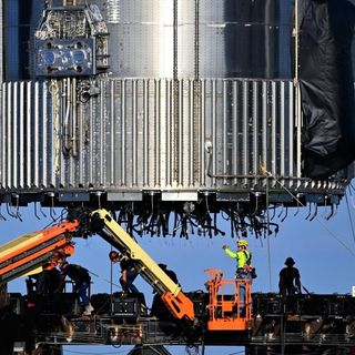 SpaceX begins installing new 'Raptor 2' engines on Super Heavy booster