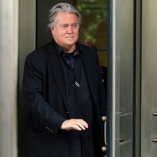 Government says Bannon ignored subpoena, acted above the law