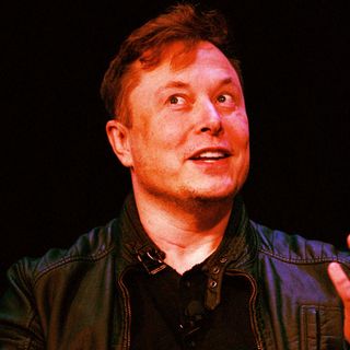 Elon Musk Just Got Roasted to His Face and Seemed to Have No Idea