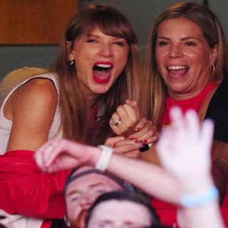 Taylor Swift accepts Travis Kelce’s invitation, attends Chiefs’ 41-10 win against Bears