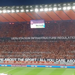 Afición del FC Berlín hace tifo en contra de la UEFA - 24 Horas