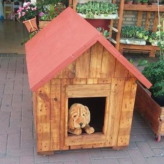 Pallet Dog House Made From Reclaimed Wood