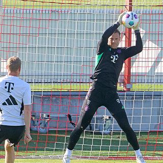 FC-Bayern-News: Christoph Freund macht Hoffnung auf baldiges Neuer-Comeback