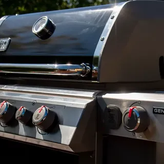 Weber Genesis II E-330 Review | E330 vs E335 vs S330 vs S335 Comparison [Updated March 2023] - Alldaysmoke